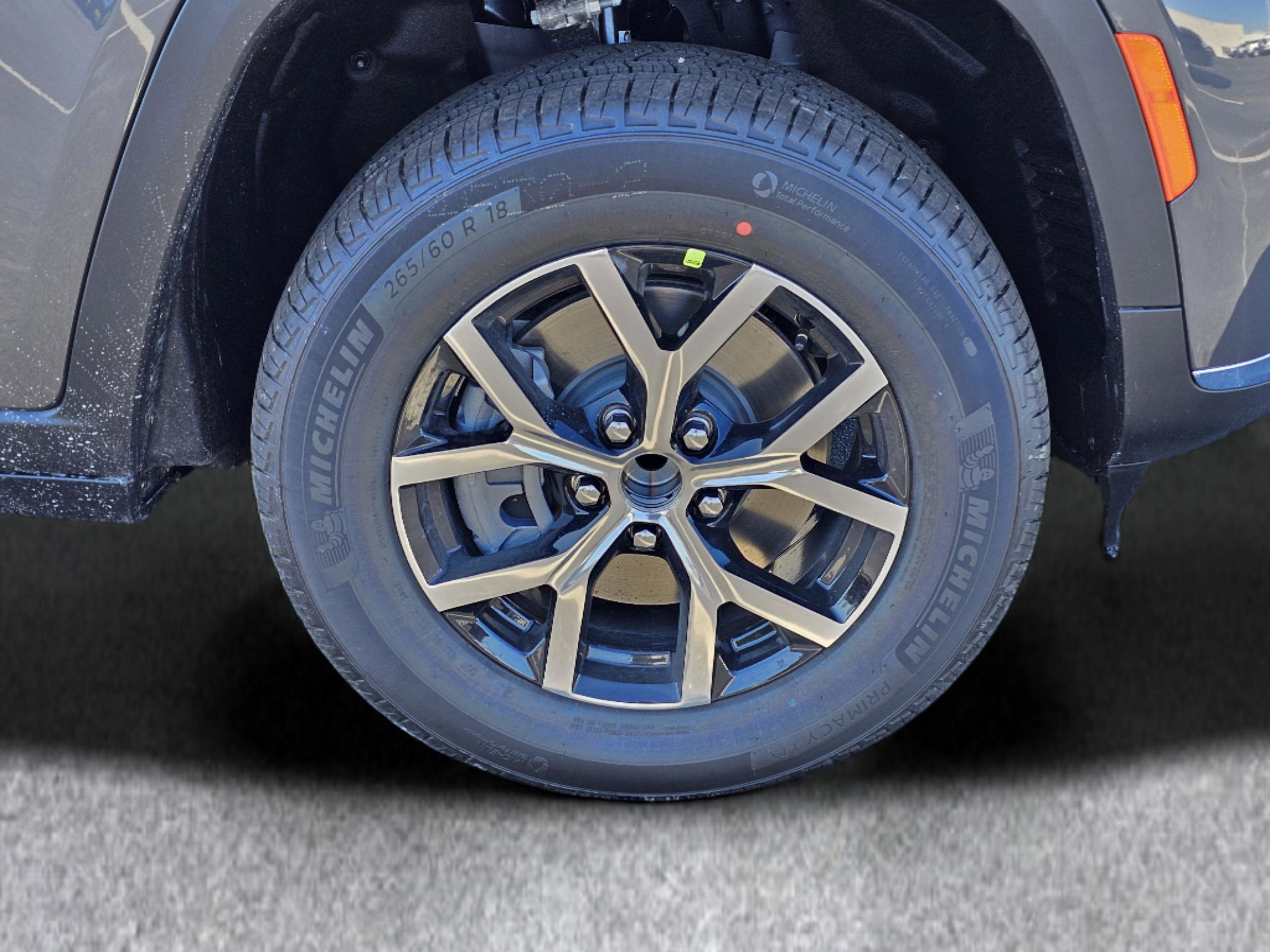 New 2025 Jeep Grand Cherokee L Limited image 6