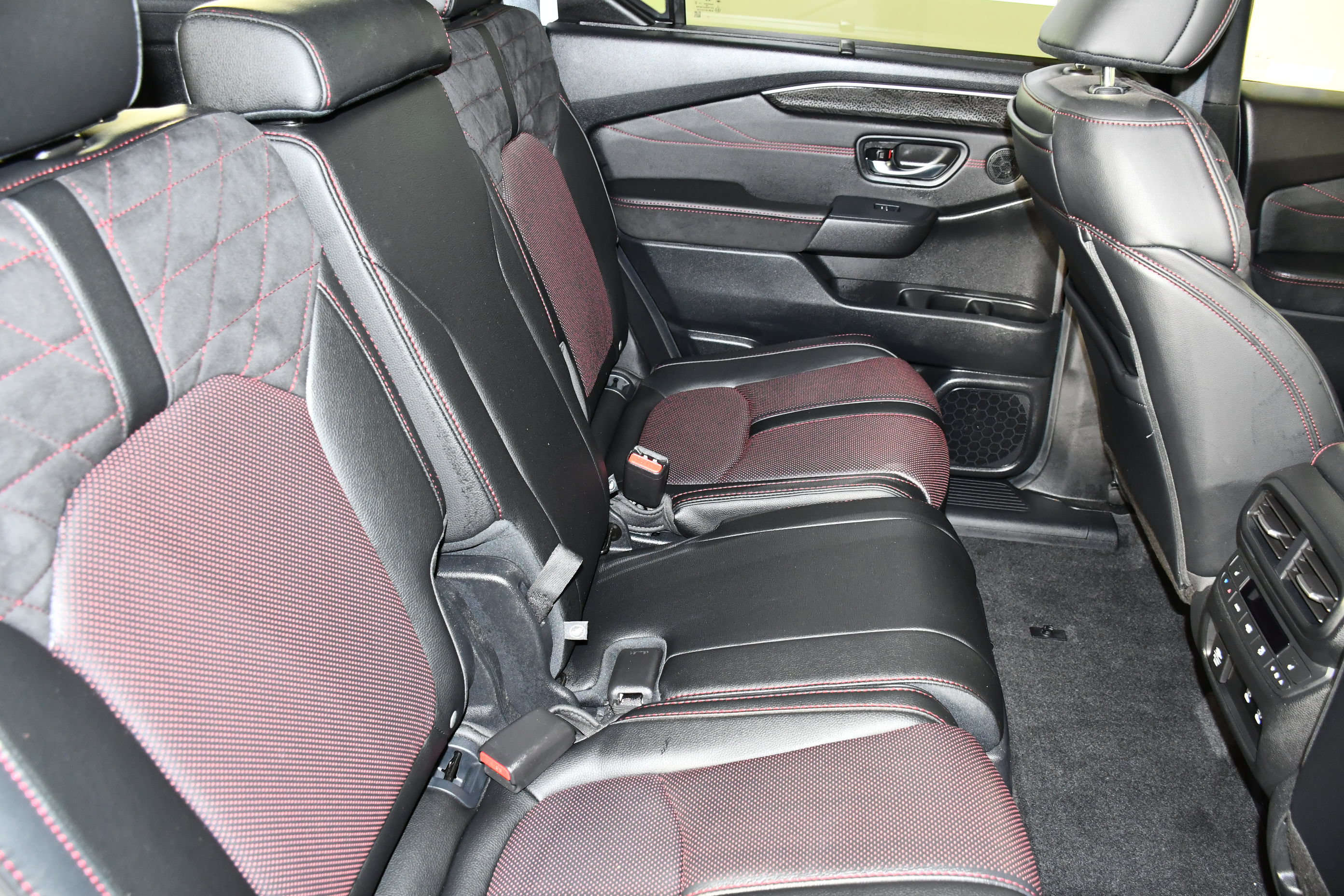 Certified 2026 Honda Pilot Black Edition image 46