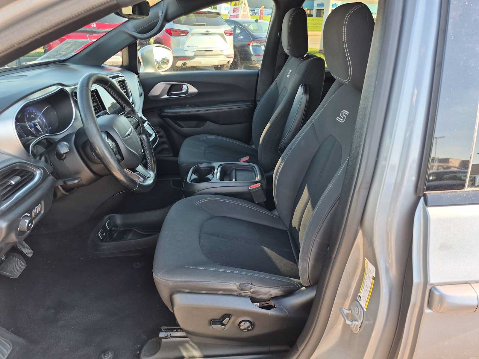 Used 2019 Chrysler Pacifica Touring Plus w/ S Appearance Package FWD image 16