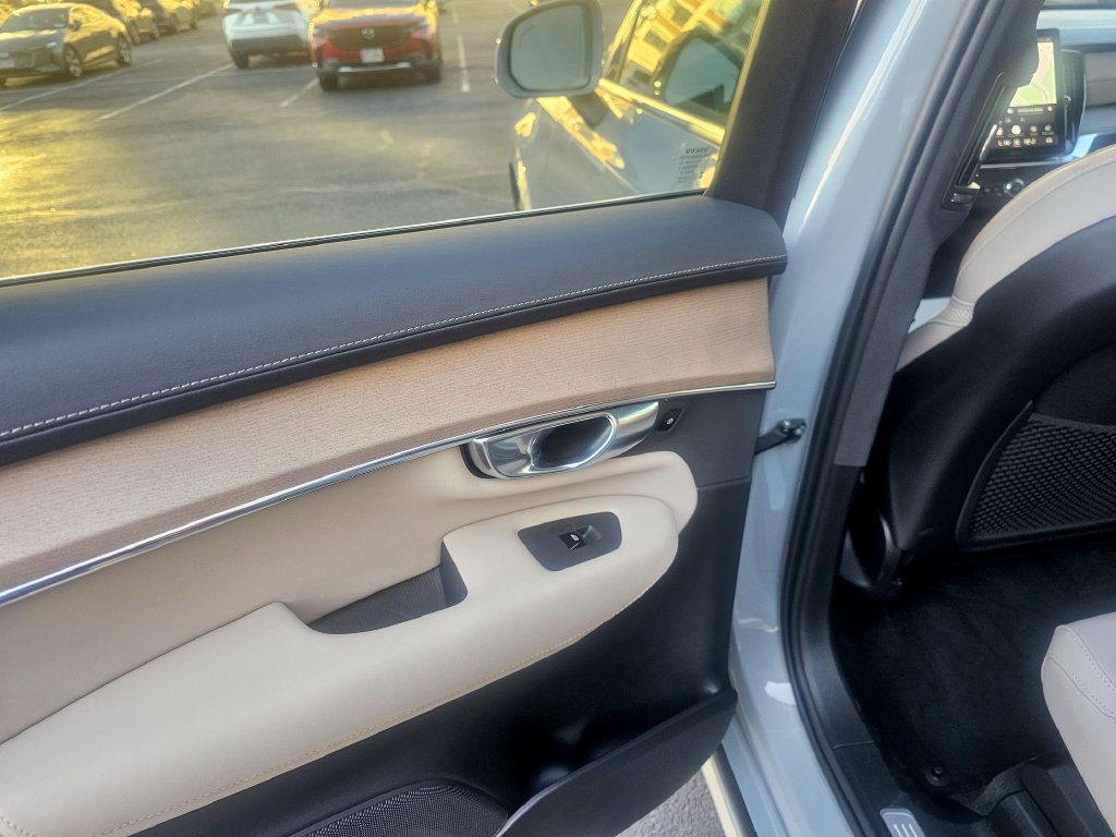 Certified 2025 Volvo XC90 B5 Core AWD/4WD image 39