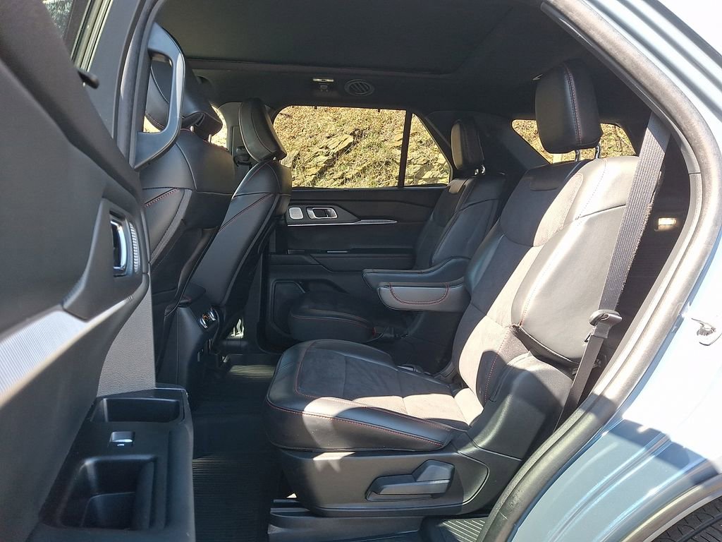 Used 2025 Ford Explorer ST image 10