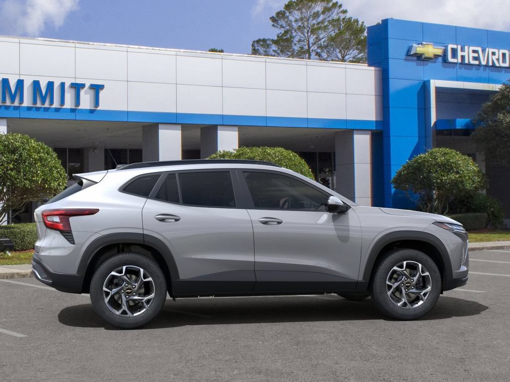 Used 2025 Chevrolet Trax LT w/ LT Convenience Package FWD image 5