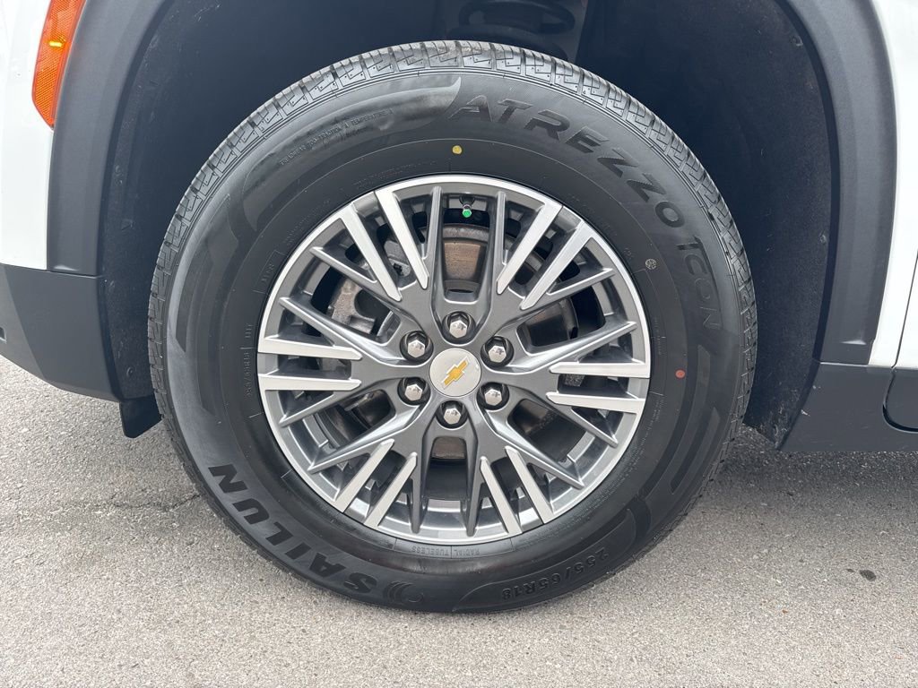 Used 2025 Chevrolet Traverse LT image 31