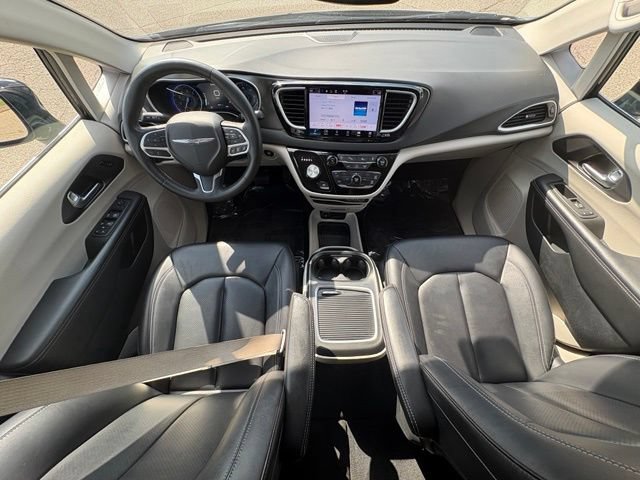 Used 2024 Chrysler Pacifica Touring-L FWD image 20