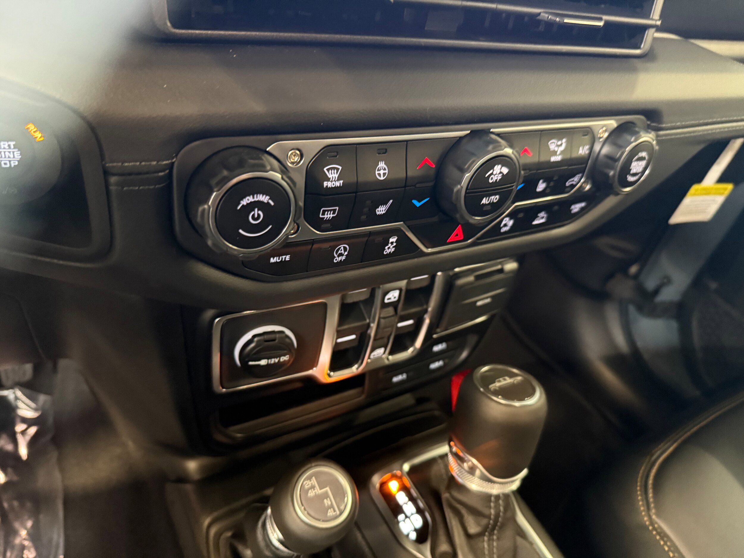 Used 2025 Jeep Gladiator Sport AWD/4WD image 22