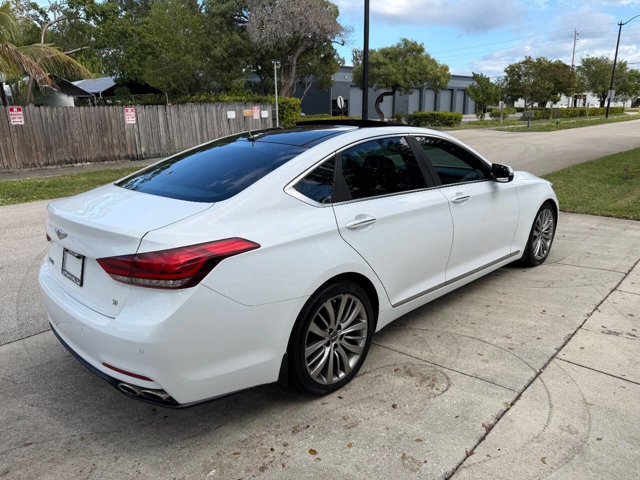Used 2015 Hyundai Genesis 5.0 image 7