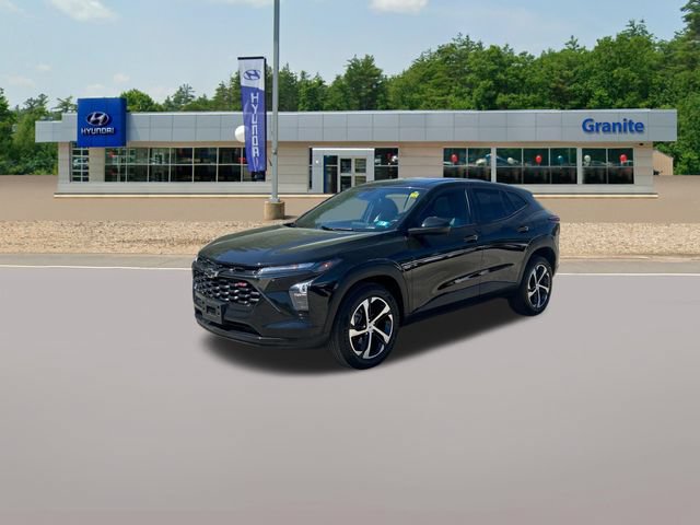 Used 2024 Chevrolet Trax RS w/ Sunroof Package FWD image 3