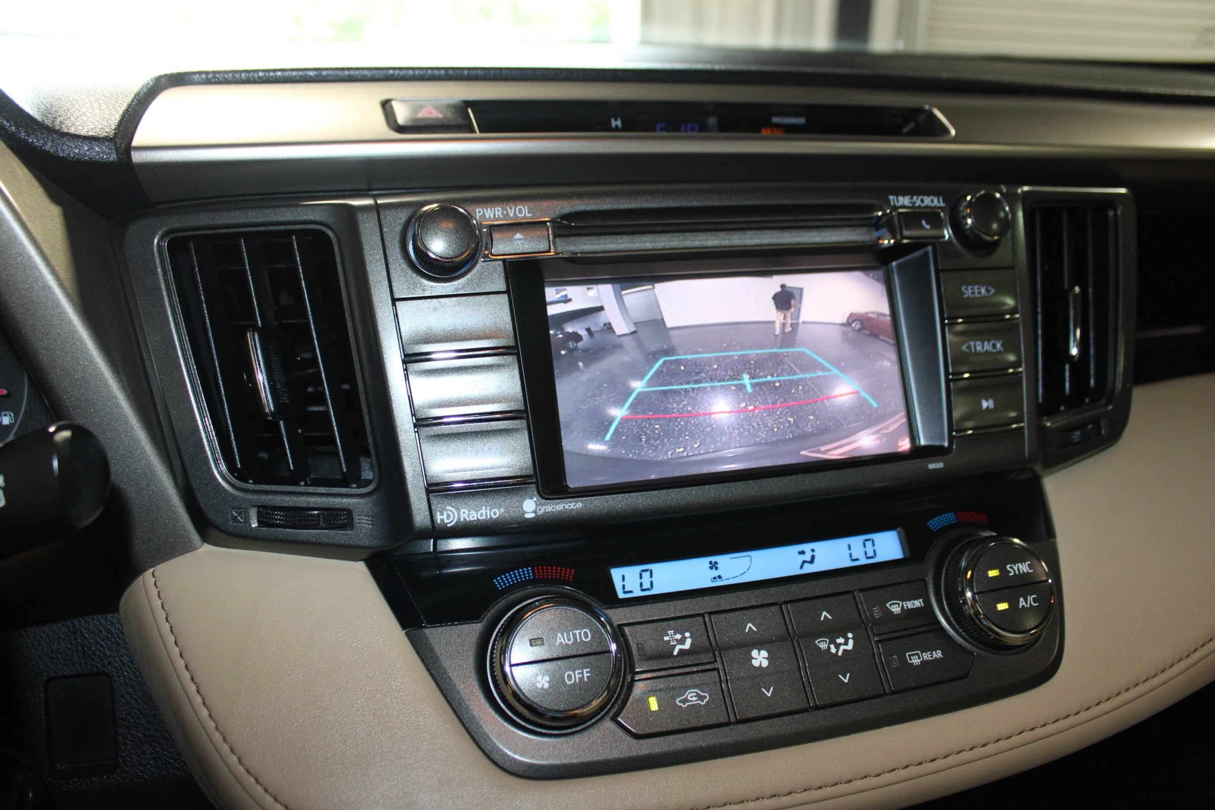 Used 2015 Toyota RAV4 XLE FWD image 17