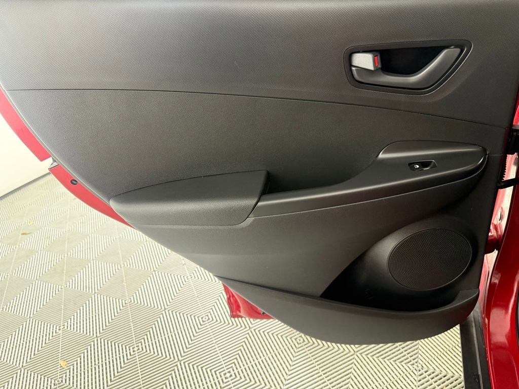 Used 2018 Hyundai Kona SEL image 12