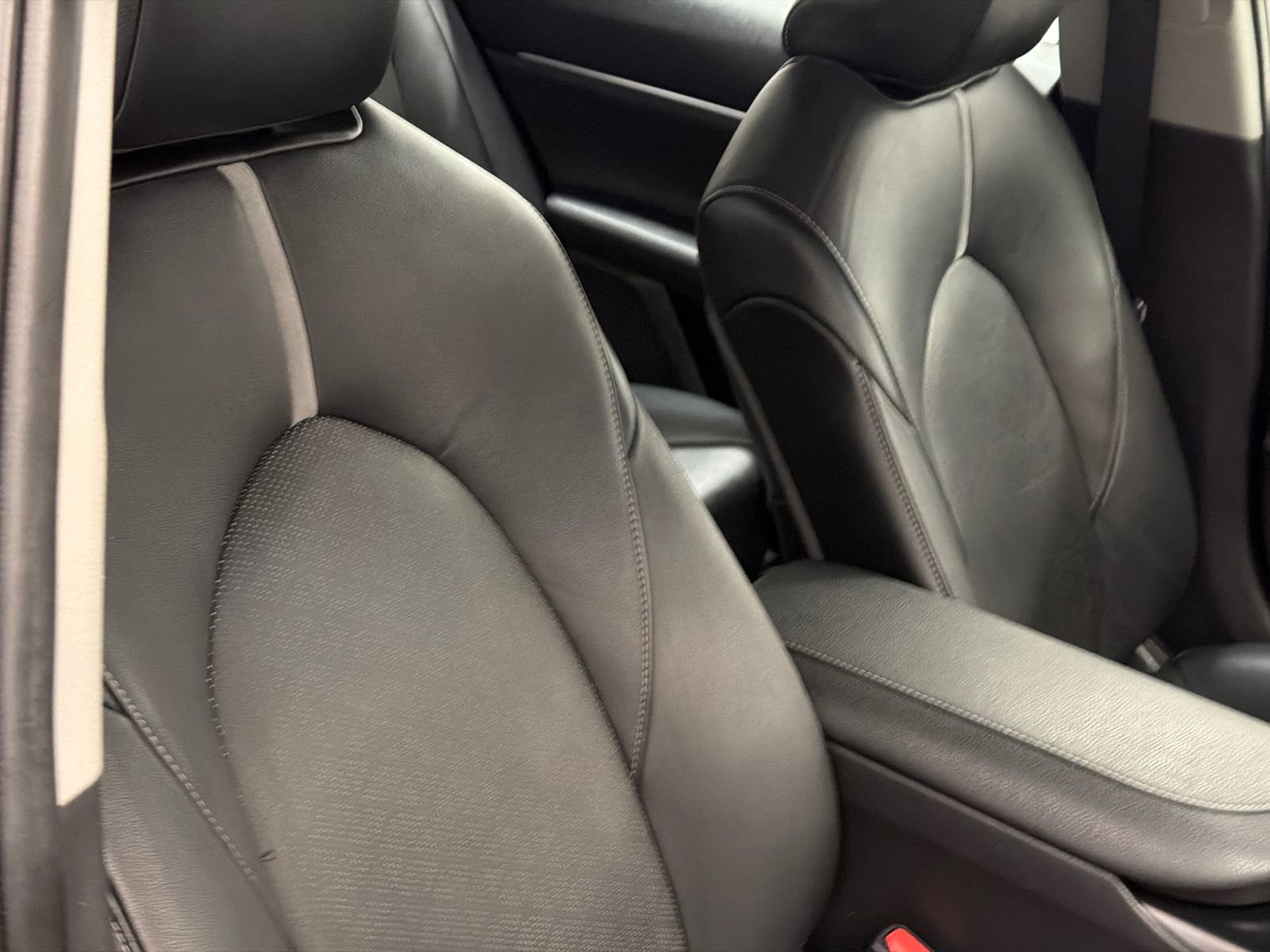 Used 2020 Toyota Camry XSE image 9