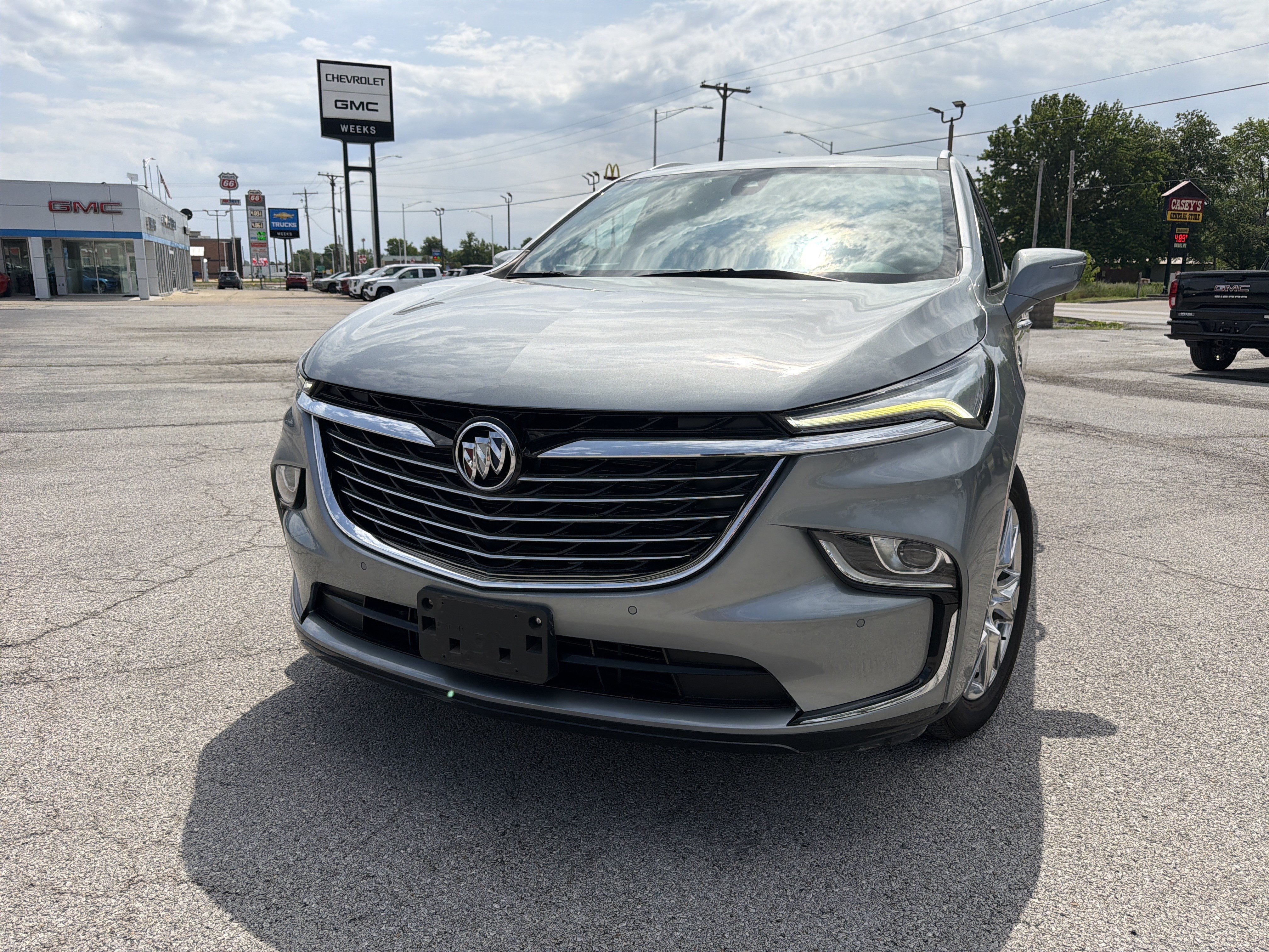 Used 2023 Buick Enclave Essence w/ Experience Buick Package FWD image 2