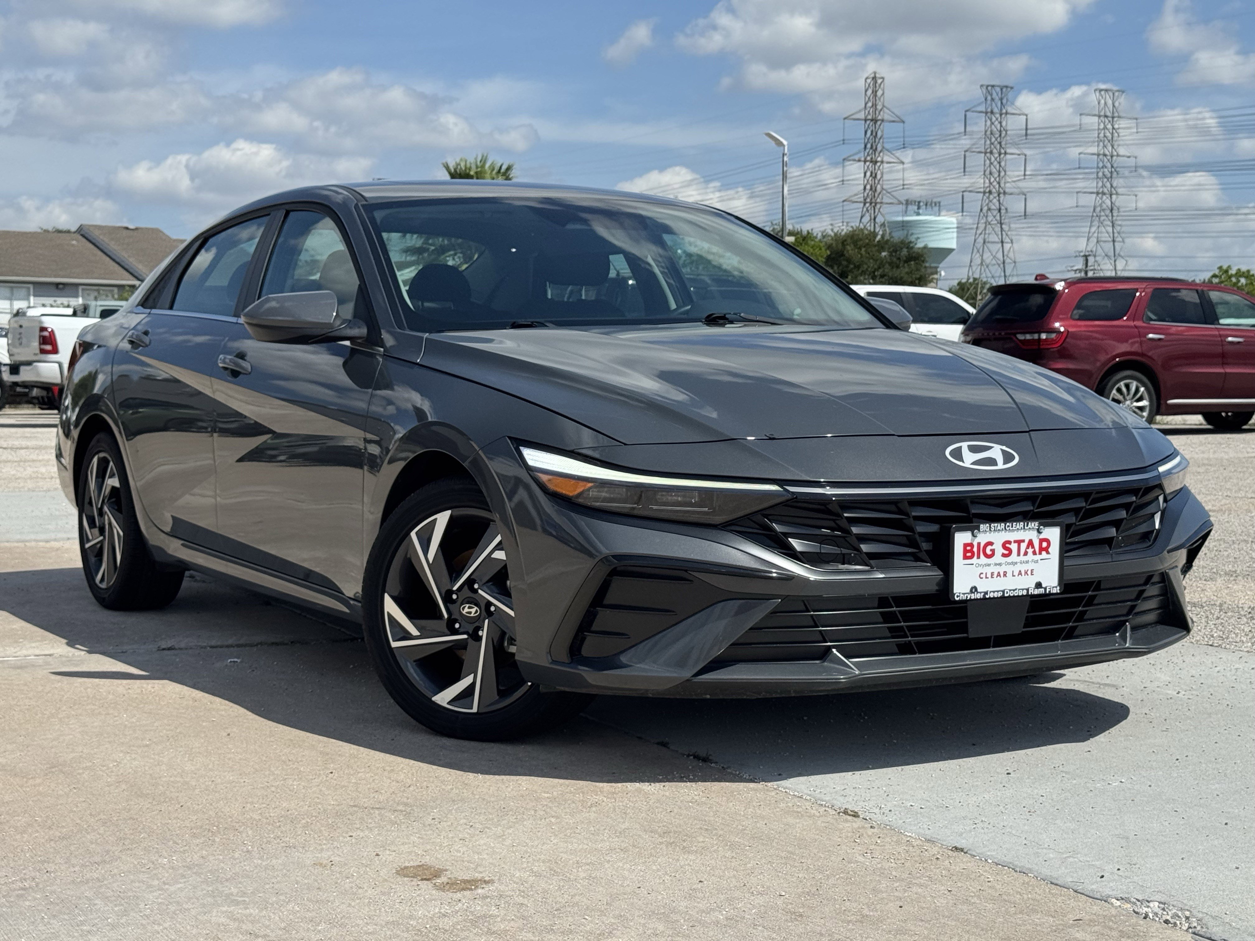Used 2025 Hyundai Elantra SEL FWD image 2
