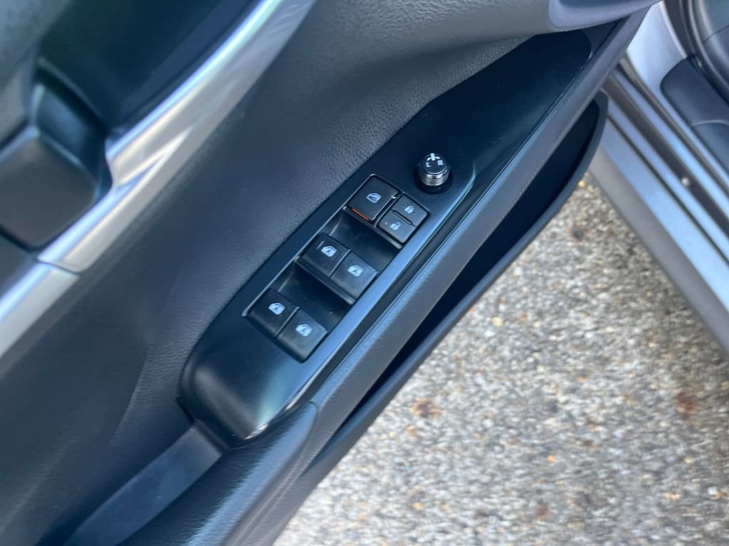 Used 2018 Toyota Camry LE image 12