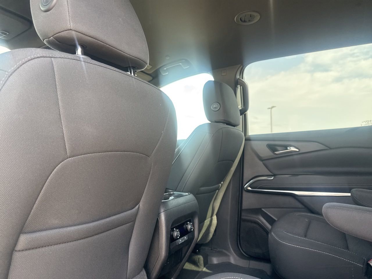 Used 2025 Chevrolet Traverse LT image 38