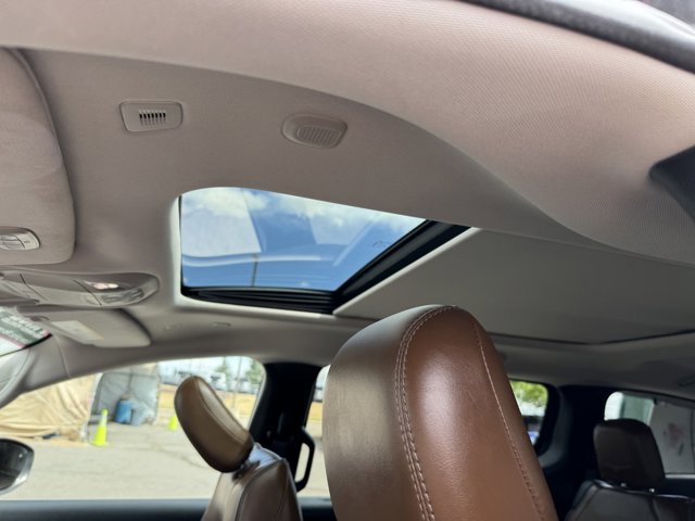 Used 2018 Chrysler Pacifica Limited w/ Advanced Safetytec Group FWD image 11