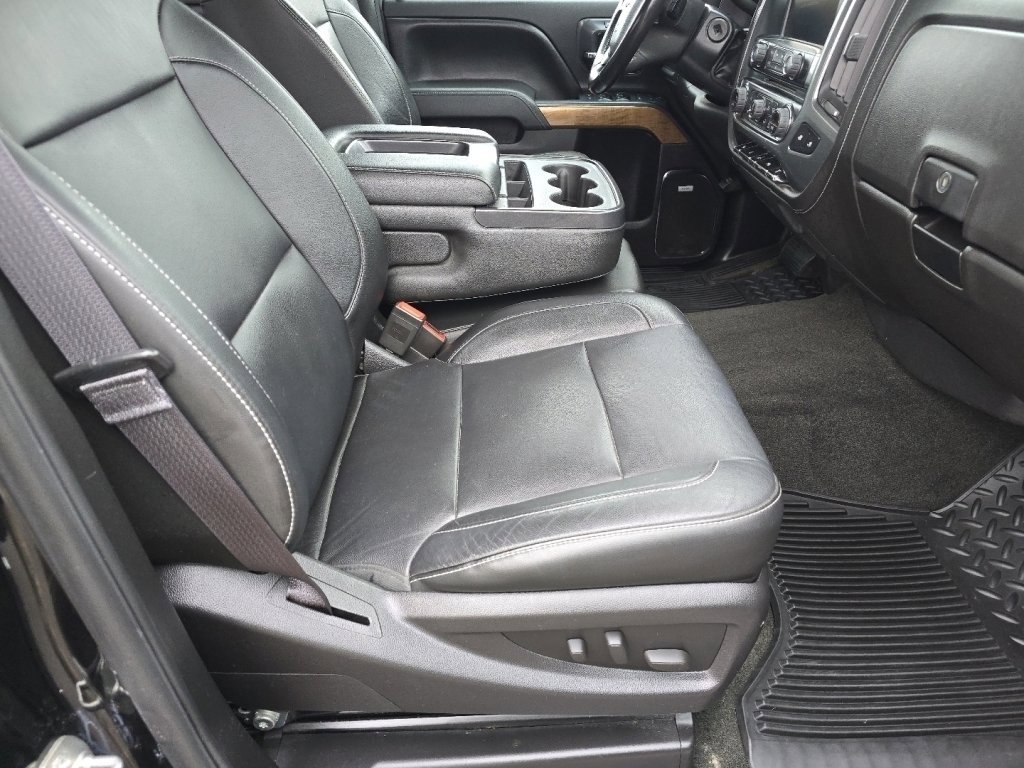 Used 2015 Chevrolet Silverado 3500 LTZ w/ LTZ Plus Package image 28