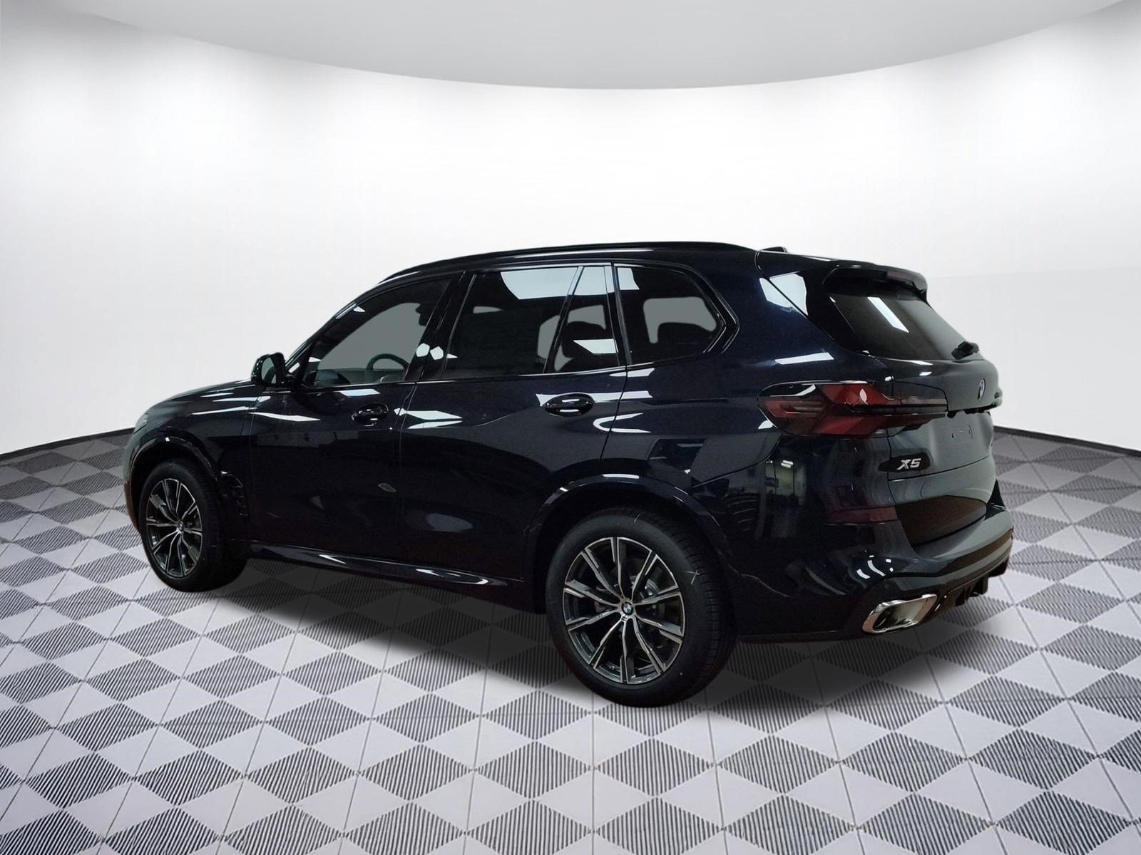 Used 2026 BMW X5 xDrive40i w/ M Sport Package AWD/4WD image 3