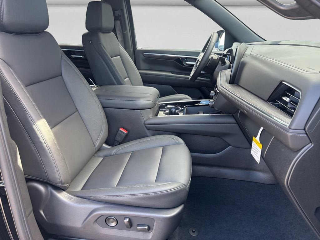 New 2026 Chevrolet Suburban LT w/ Comfort Package AWD/4WD image 15