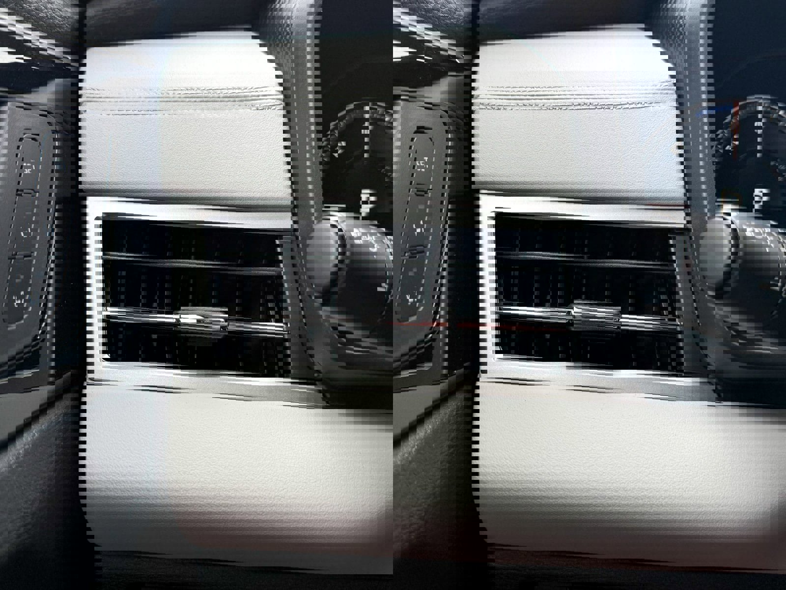 New 2025 Mitsubishi Outlander 4WD Plug-In Hybrid image 45