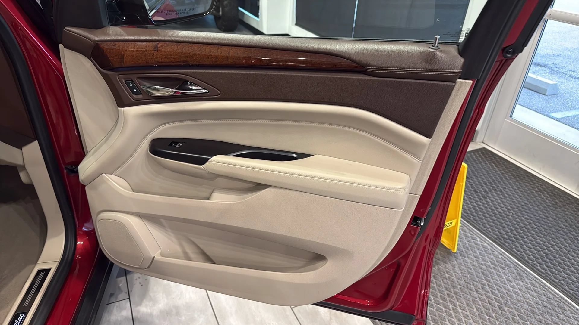 Used 2015 Cadillac SRX Luxury w/ Driver Awareness Package FWD image 44