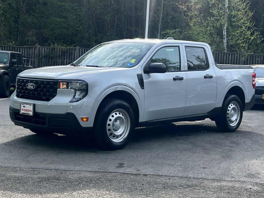 Used 2025 Ford Maverick XL image 2