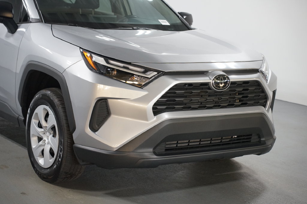 Used 2025 Toyota RAV4 LE FWD image 4