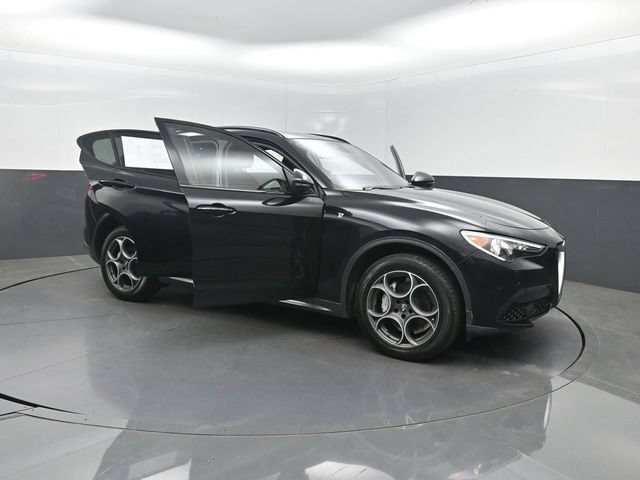 Used 2023 Alfa Romeo Stelvio Ti AWD/4WD image 35