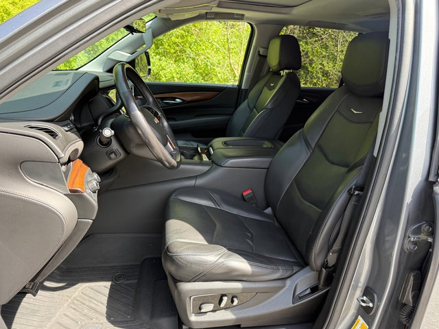 Used 2020 Cadillac Escalade Luxury AWD/4WD image 12