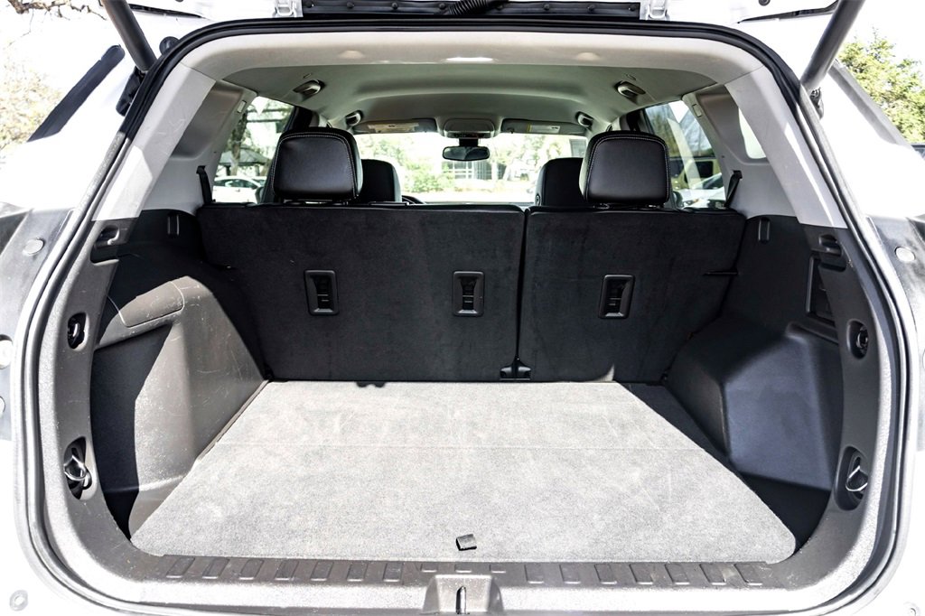 Used 2024 GMC Terrain SLT image 32