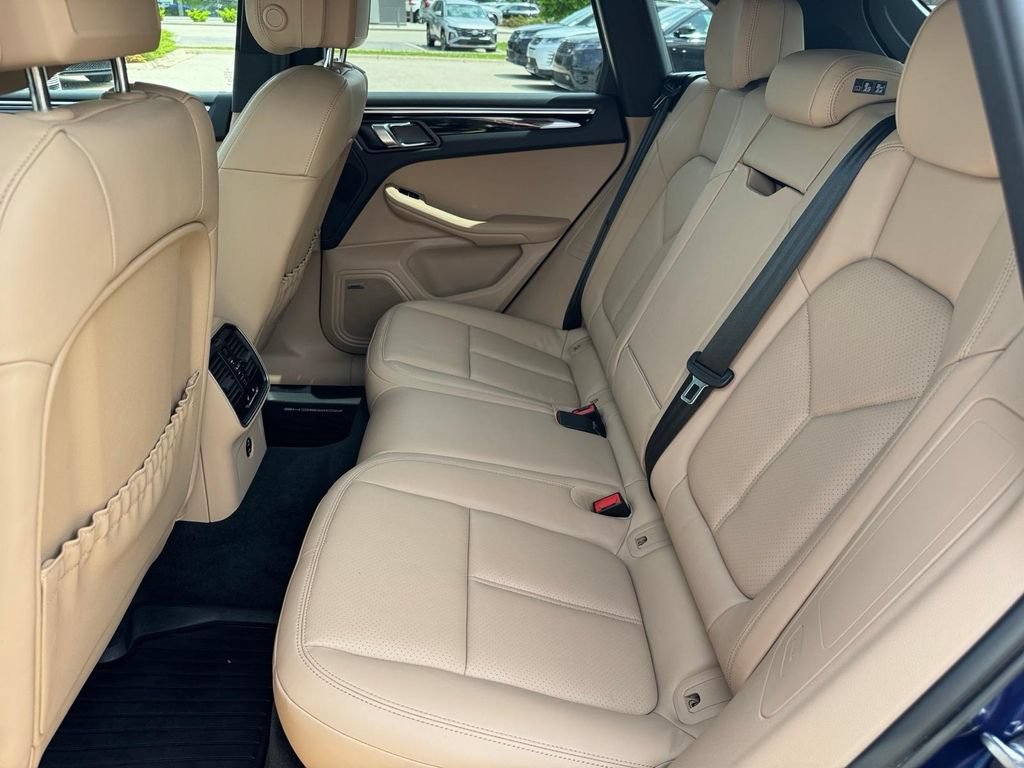 Used 2024 Porsche Macan AWD/4WD image 9