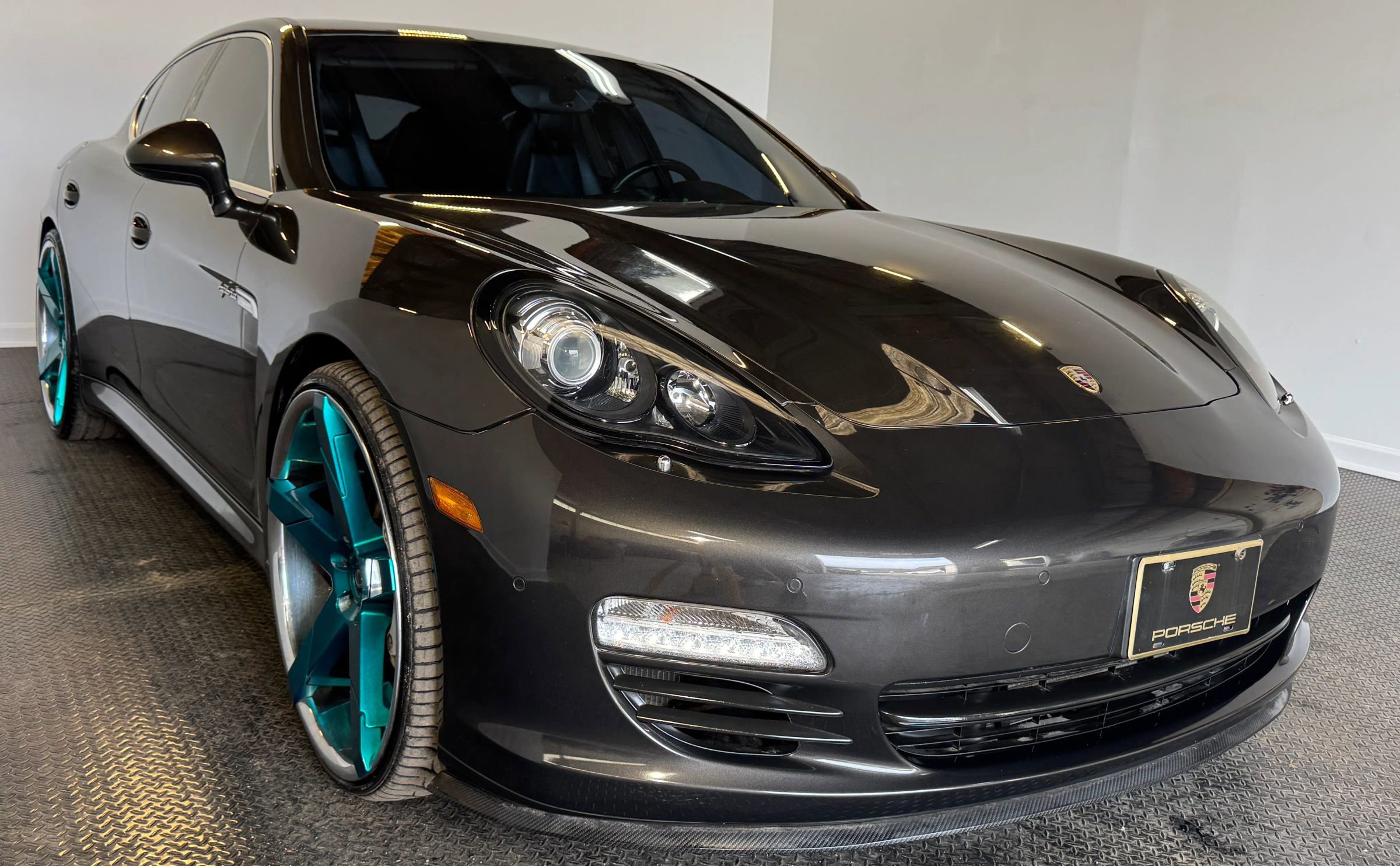 Used 2013 Porsche Panamera S image 2