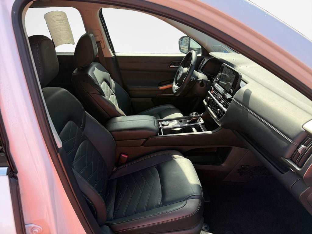Used 2025 Nissan Pathfinder Platinum AWD/4WD image 26