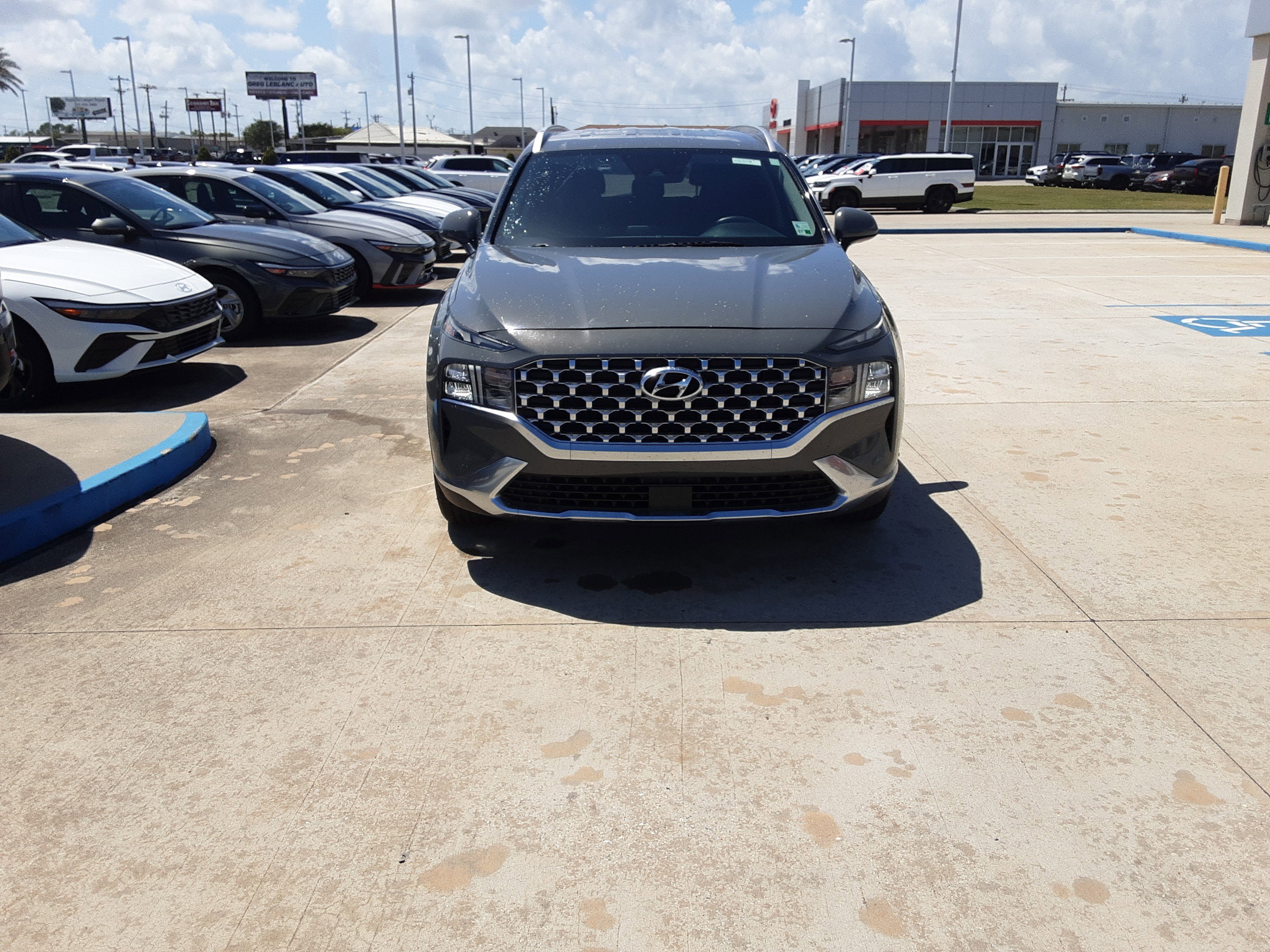 Used 2021 Hyundai Santa Fe SEL image 2