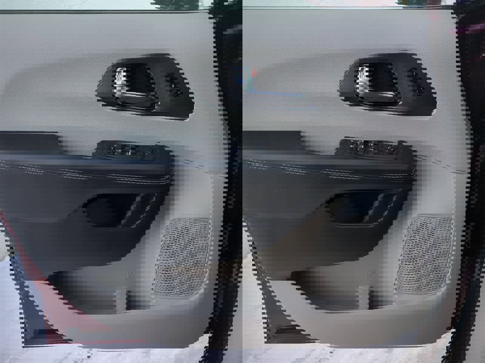 Certified 2022 Chrysler Pacifica Touring-L w/ Uconnect Theater Family Group image 30