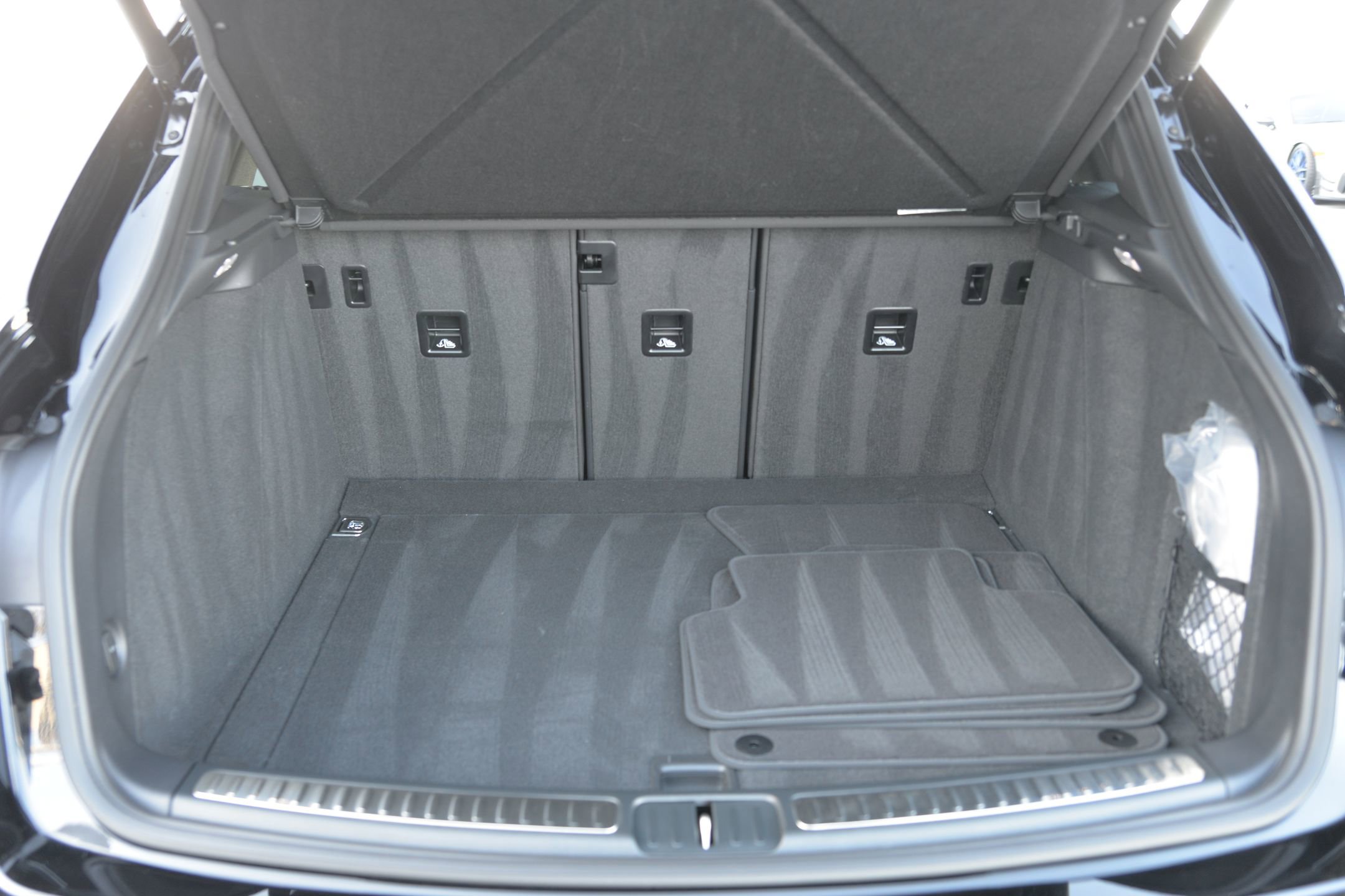 Certified 2025 Porsche Macan image 27