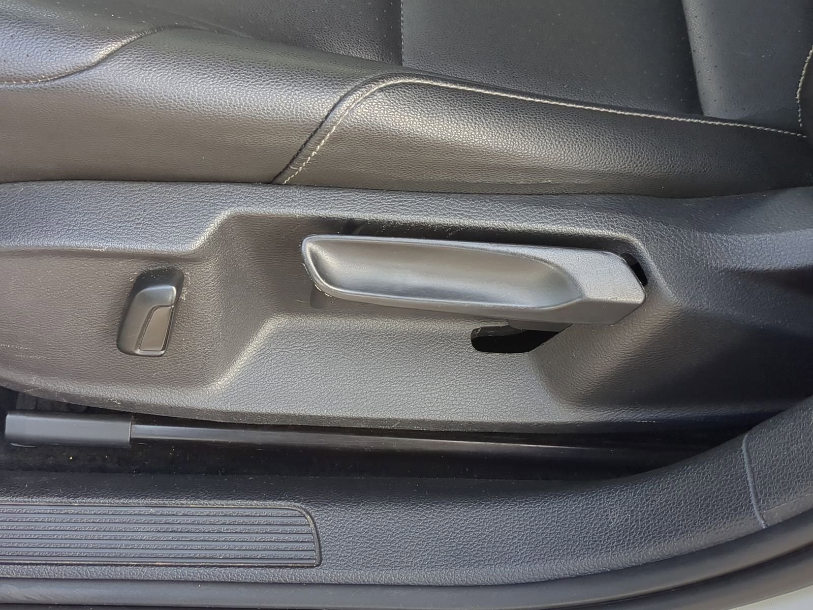 Used 2021 Volkswagen Golf 4-Door image 18