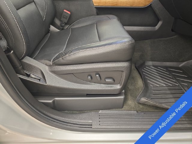 Used 2018 Chevrolet Silverado 1500 LTZ w/ Sport Package AWD/4WD image 11