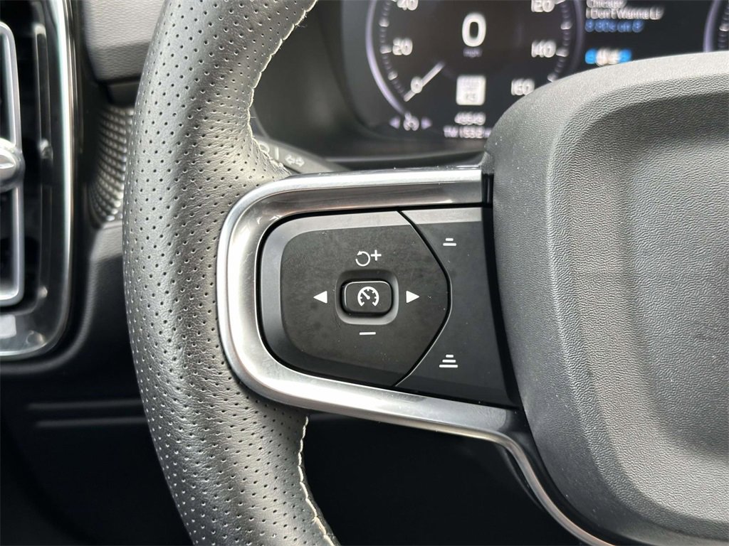 Used 2021 Volvo XC40 T5 R-Design w/ Climate Package image 9