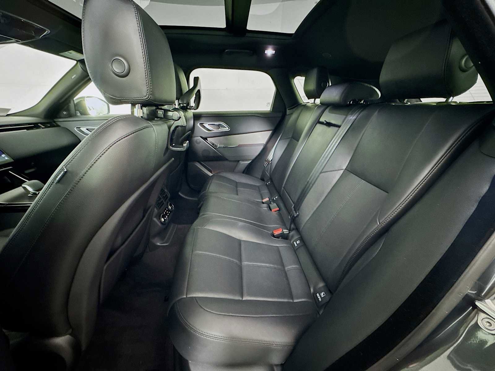 Used 2025 Land Rover Range Rover Velar Dynamic SE image 22