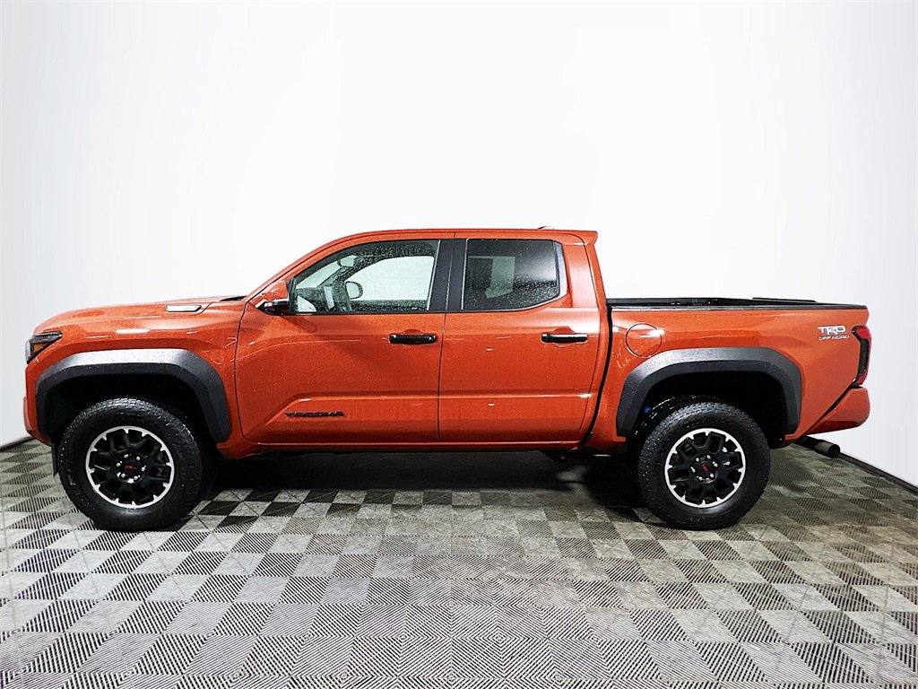 Certified 2025 Toyota Tacoma TRD Off-Road image 5