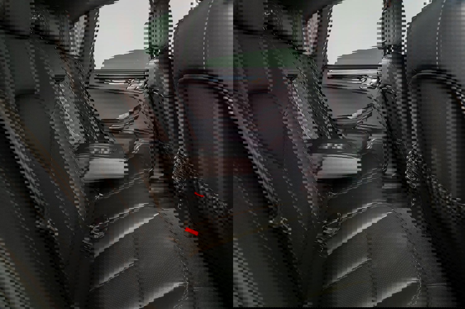 Used 2023 Porsche Macan image 29