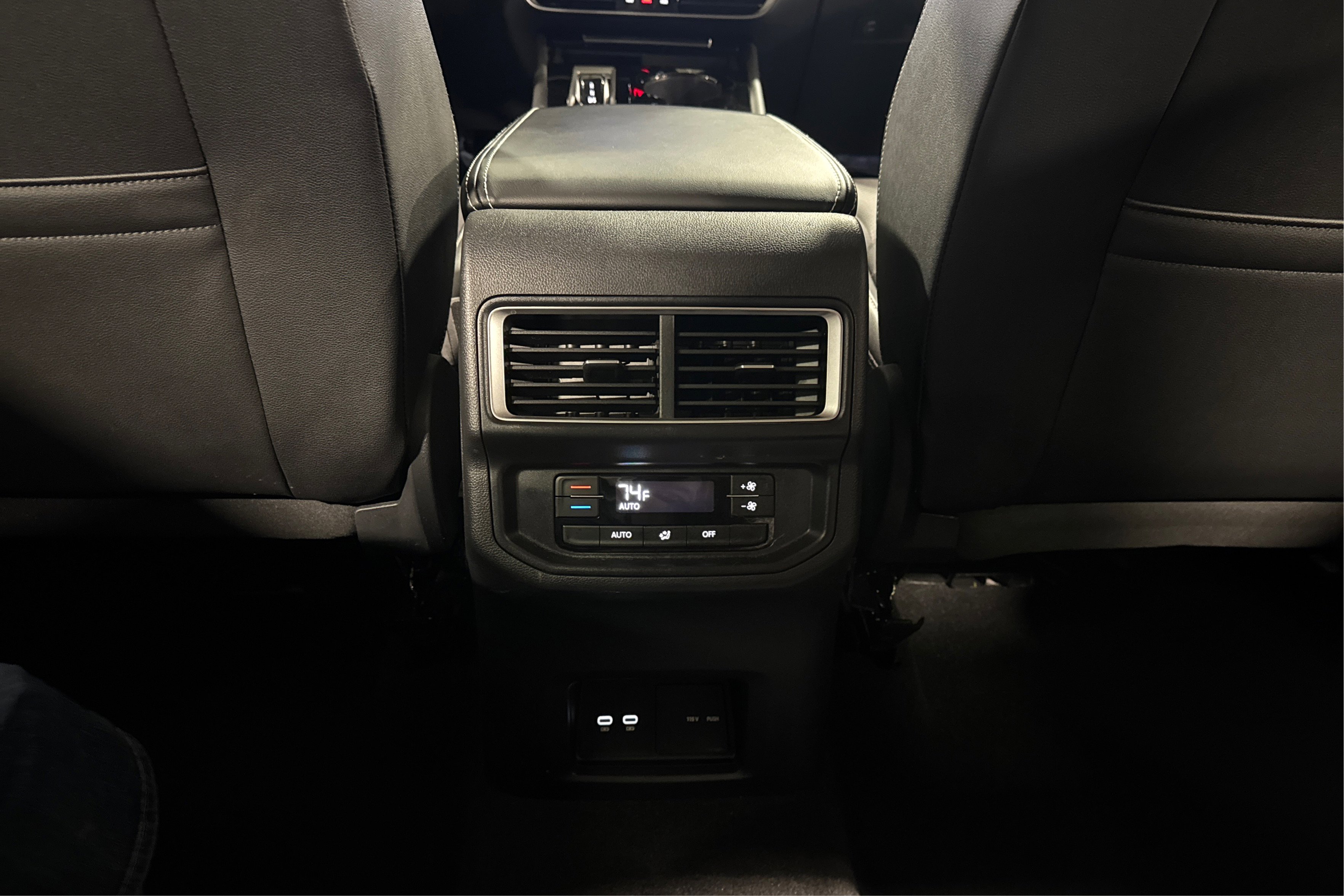 Used 2025 Volkswagen Atlas SE image 37