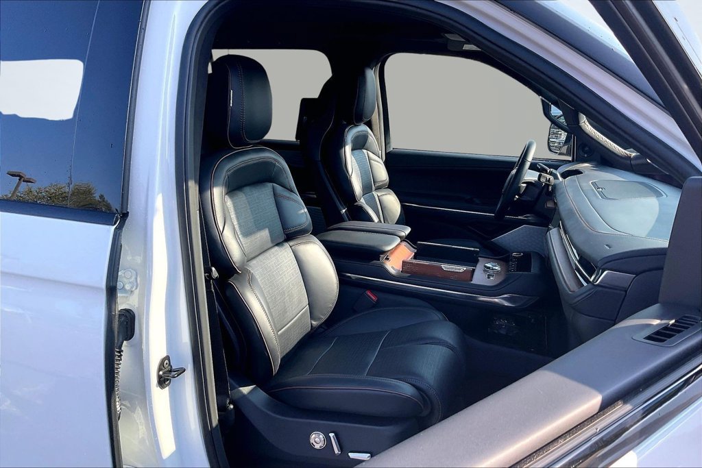 New 2027 Lincoln Navigator L Black Label AWD/4WD image 11