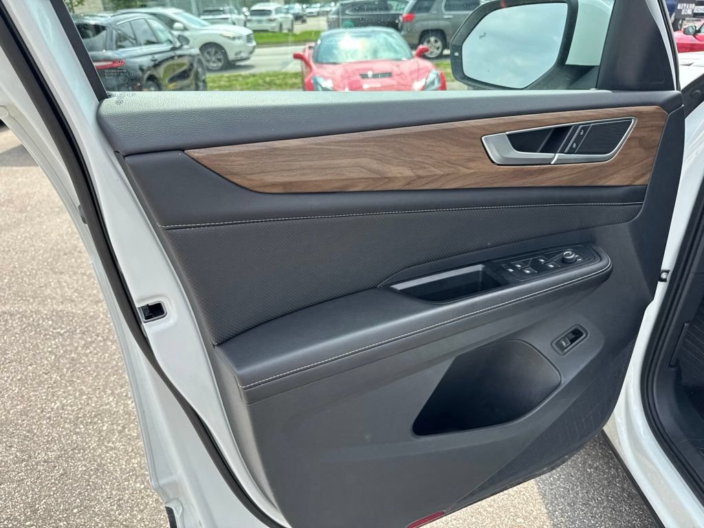 Used 2025 Volkswagen Atlas SE AWD/4WD image 9