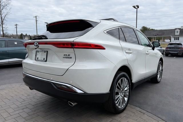 Used 2022 Toyota Venza XLE image 5