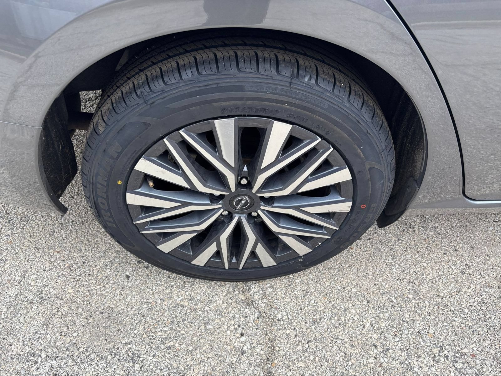 Used 2025 Nissan Altima 2.5 SV FWD image 25