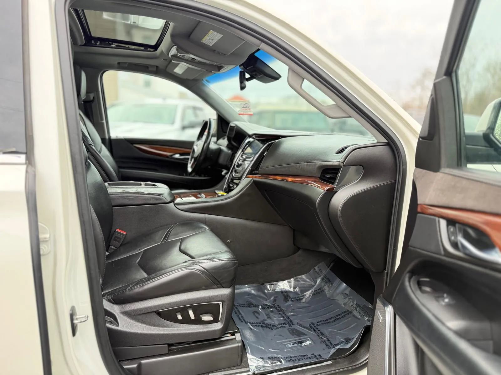 Used 2015 Cadillac Escalade ESV Luxury image 28