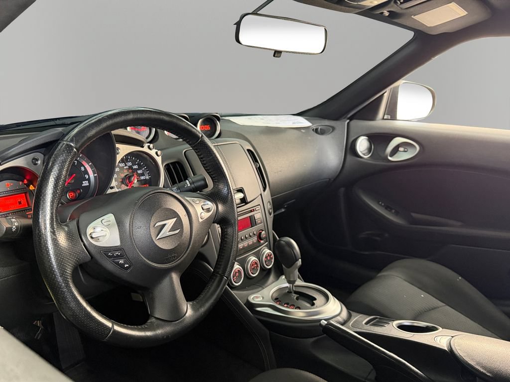 Used 2016 Nissan 370Z Coupe RWD image 15