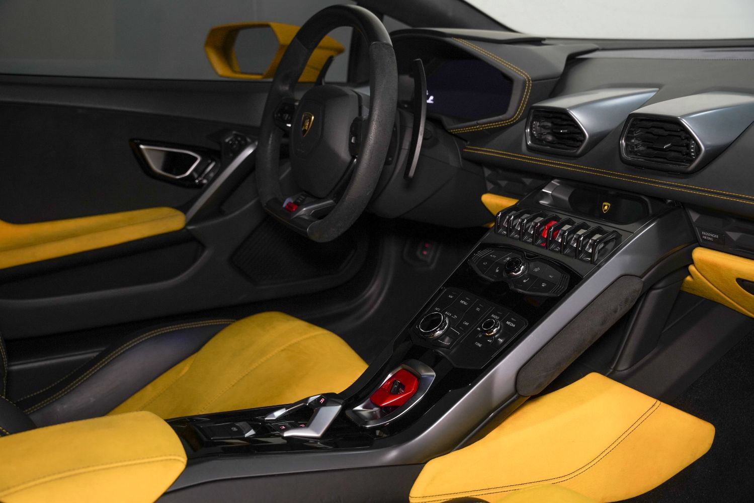 Used 2015 Lamborghini Huracan LP 610-4 AWD/4WD image 29