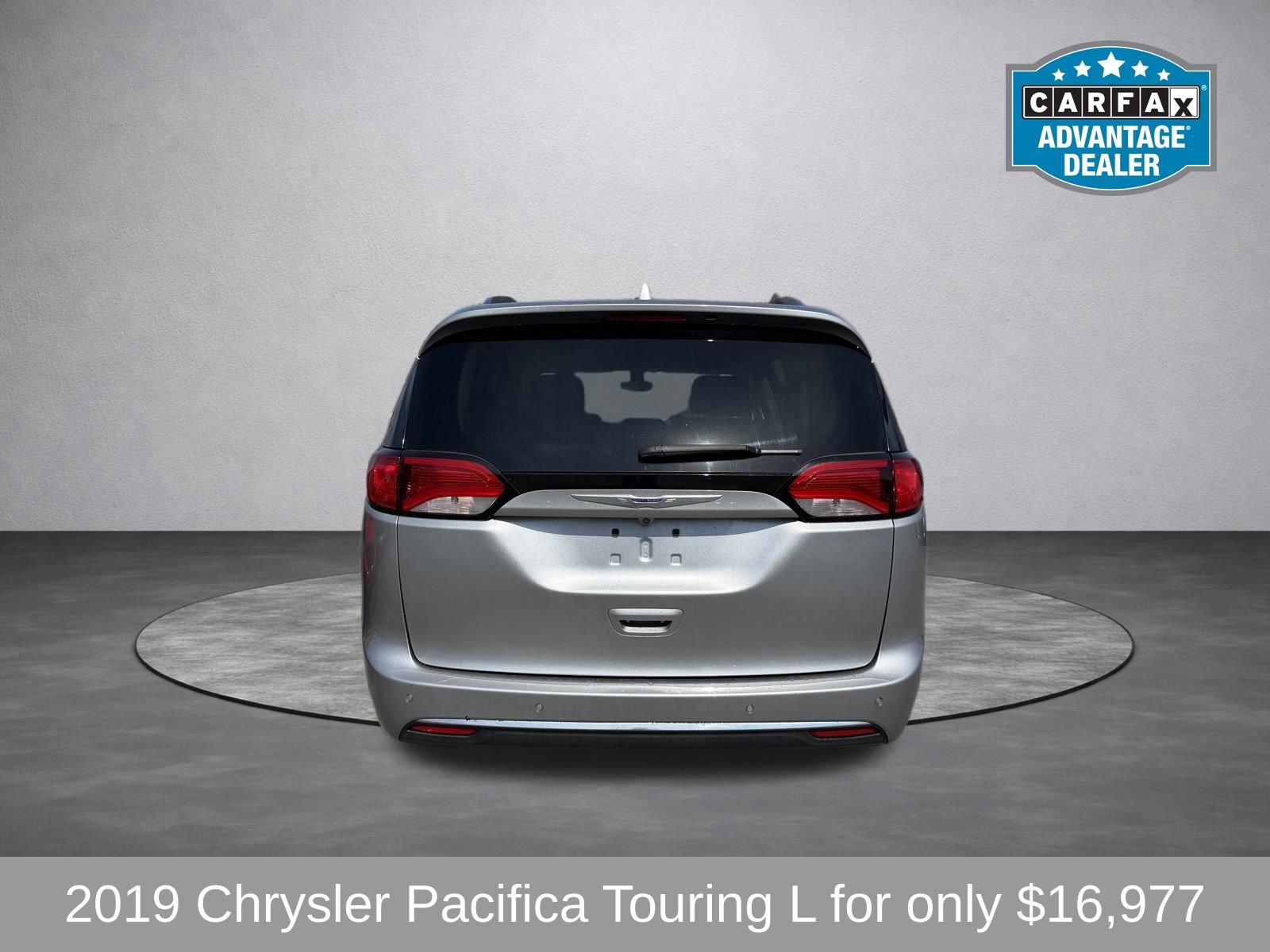 Used 2019 Chrysler Pacifica Touring-L image 4